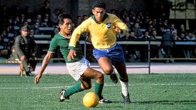 5 moments that immortalized Garrincha's Brazil shirt